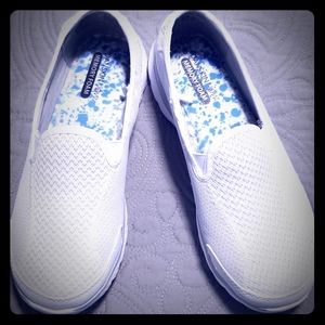 Slip on memory foam walking shoes